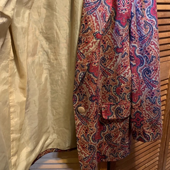 Vintage Collections Internationale Red, Navy Blue & Tan Paisley Designs - Picture 8 of 12